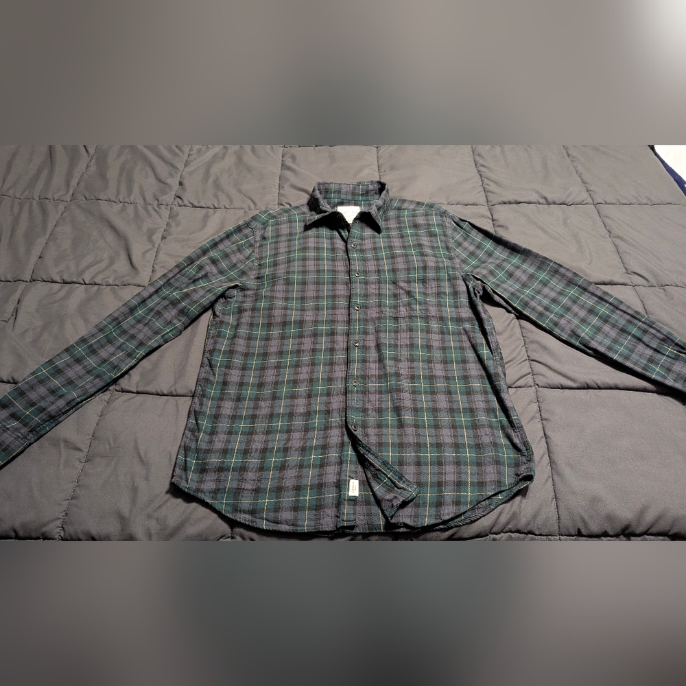 AMERICAN EAGLE Men's Green and Navy Super Soft button down Plaid Shirt Size Med